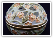 Beverly Harris - Potpourrie Bowl with Apricot Flowers